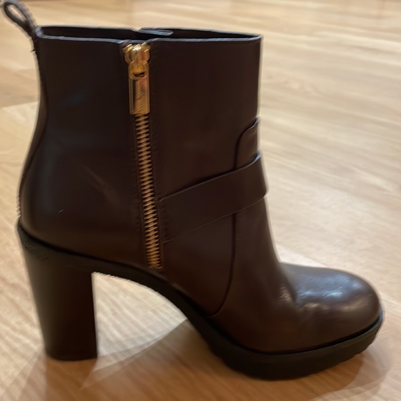 Michael Kors Ankle boot with buckles - Picture 2 of 5